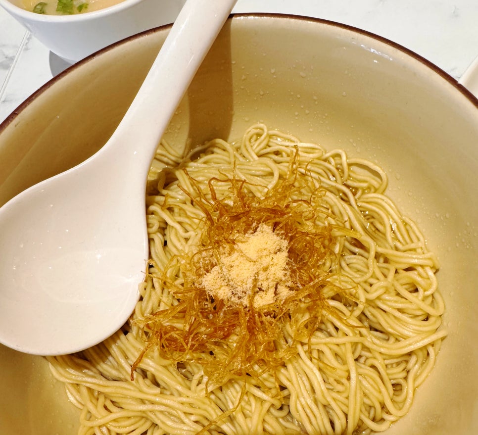 Dry scallion noodles served with soup at Paradise Dynasty restaurant