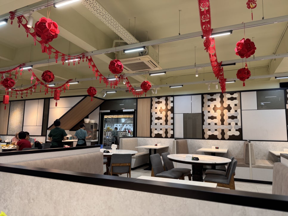 Dining interior of Jin Xuan Hong Kong Restaurant in Kuchai Lama, Kuala Lumpur